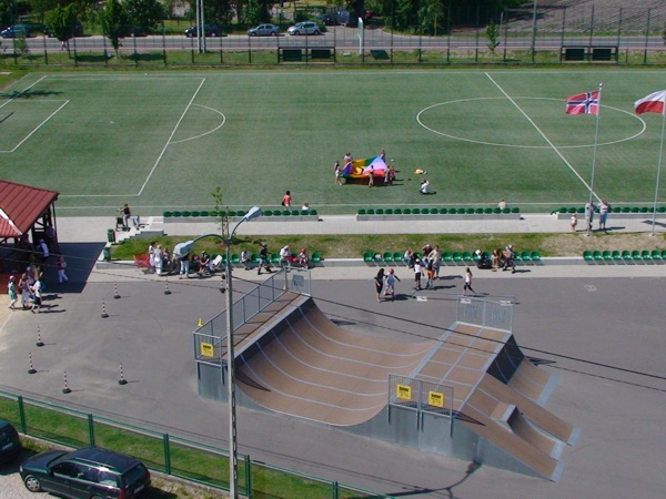 Strefa Rekreacji: boisko do piłki nożnej i skate park
